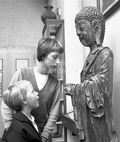 Børn på museum i skole sommerferien.
12-07-63.
6x6, jpeg, 300 dpi, size: 1 - 2 MB.
Printsize: 25 cm. h6341605.jpg