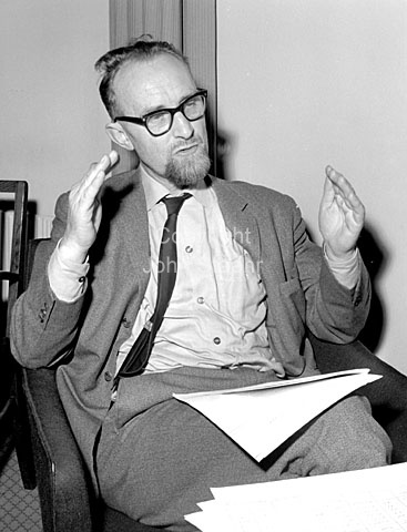 Kontorchef Kierstein Arbejdsministeriet.
10-07-63.
6x6, jpeg, 300 dpi, size: 1 - 2 MB.
Printsize: 25 cm. h6341004.jpg