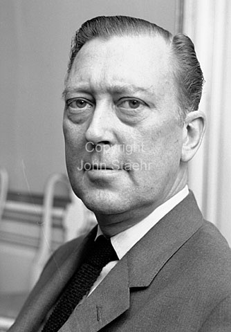 Danmarks ambassadør i Tokyo Busch-Nielsen.
09-08-63.
6x6, jpeg, 300 dpi, size: 1 - 2 MB.
Printsize: 25 cm.
i6344502.jpg