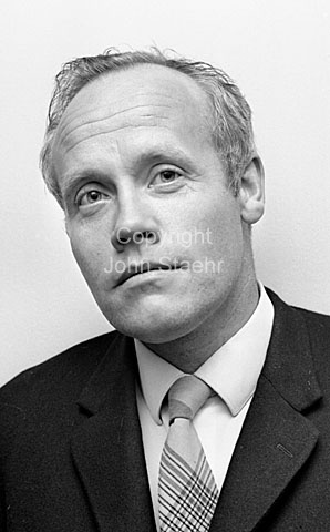 Pastor Mads Lidegård, konsulent i Grøndlandsministeriet.
13-08-63.
6x6, jpeg, 300 dpi, size: 1 - 2 MB.
Printsize: 25 cm.
k6340603.jpg