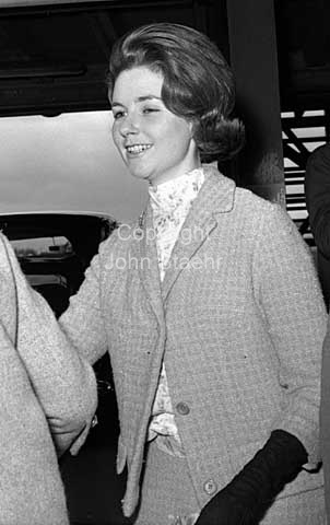 Elisabeth Anson in Copenhagen airport Kastrup.
15-05-64.
6x6, tiff, 300 dpi, size: 4 - 7 MB.
Printsize: 25 cm. k6441003.jpg