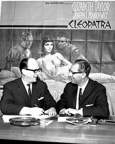 Metro Goldwyn Meyer underskriver kontrakt om filmen Cleopratra.
24-02-64.
6x6, tiff, 300 dpi, size: 4 - 7 MB.
Printsize: 25 cm.
c6441604.jpg