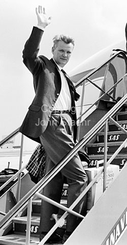 Filminstruktøren Jørgen Roos rejser til Moskva.
14-07-63.
24x36, jpeg, 300 dpi, size: 1 - 2 MB.
Printsize: 25 cm. sa63152107.jpg