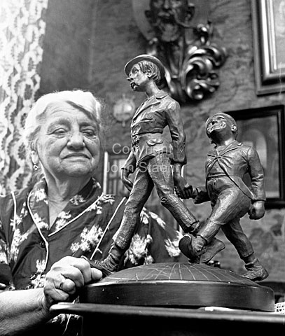 Ellen Schenstrøm, enke efter Fyrtårnet, Carl Schenstrøm.
12-08-63.
6x6, jpeg, 300 dpi, size: 1 - 2 MB.
Printsize: 25 cm.
sa63181803.jpg