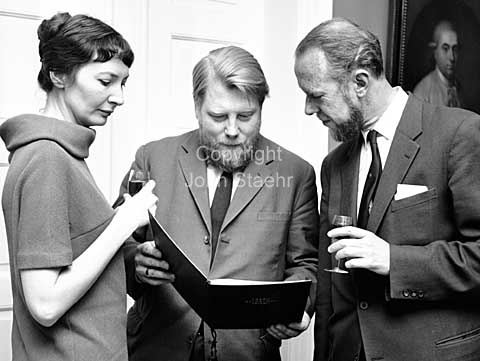 Forfatteren Ole Sarvig får Søren Gyldendalprisen.
13-04-64.
6x6, tiff, 300 dpi, size: 4 - 7 MB.
Printsize: 25 cm.
g6443805.jpg