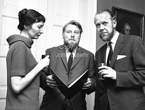 Forfatteren Ole Sarvig får Søren Gyldendalprisen.
13-04-64.
6x6, tiff, 300 dpi, size: 4 - 7 MB.
Printsize: 25 cm. g6443901.jpg