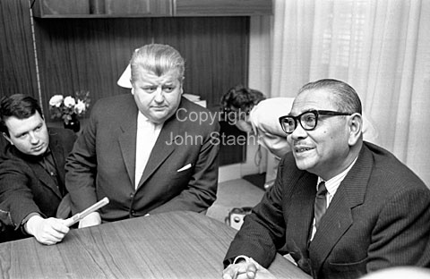 Malaysia Prime Minister Yunku Abdul Rahman visit Copenhagen.
From Left, Jacob Nielsen Danmarks Radio, foreign minister Per Hækkerup Denmark and Yunku Abdul Rahman.
19-07-63.
24x36, jpeg, 300 dpi, size: 1 - 2 MB.
Printsize: 25 cm. sa63161501.jpg