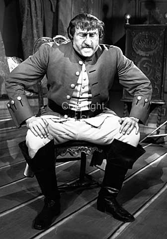 Poul Reichhardt som Jesper Ridefoged i Holbergs Erasmus Montanus på Det Kongelige Teater. Instruktion John Price.
25/11/1964
6x6, tiff, 300 dpi, size: 4 - 7 MB.
Printsize: 25 cm ae6442805.jpg