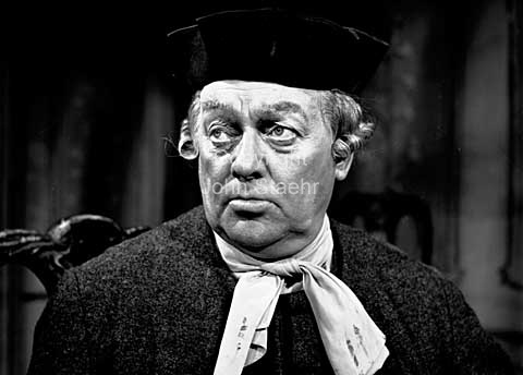 Gunnar Lauring som Per Degn i Holbergs Erasmus Montanus på Det Kongelige Teater. Instruktion John Price.
25/11/1964
6x6, tiff, 300 dpi, size: 4 - 7 MB.
Printsize: 25 cm ae6442901.jpg