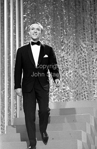 Melodi Grand Prix 1964. Bjørn Tidmand førte "Sangen om dig" af Axel V. Rasmussen til sejr.
15-02-64.
24x36, tiff, 300 dpi, size: 4 - 7 MB.
Printsize: 25 cm.
sa64102703.jpg