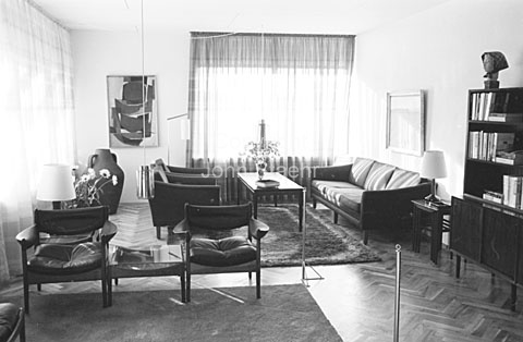Typehus af arkitekt Holger Tangå Hansen. Beliggende Hvidegårdsparken 14, Lyngby.
08-10-63.
24x36, tiff, 300 dpi, size: 4 - 7 MB.
Printsize: 25 cm.
sa63242812.jpg