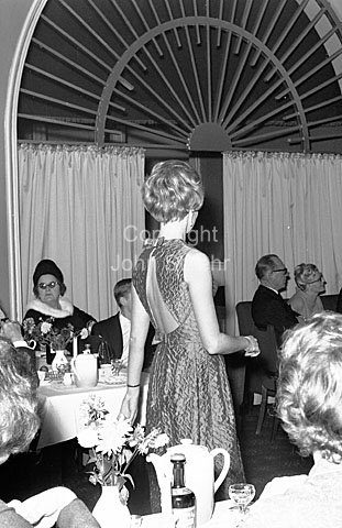 Madame modeshow på Marienlyst. For modemagasinet "Madame.
13-10-63.
6x6, tiff, 300 dpi, size: 4 - 7 MB.
Printsize: 25 cm. p6342206.jpg
