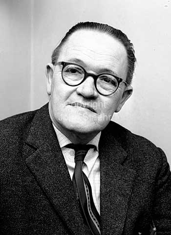 Lektor Knud Mønsted.
20-02-64.
6x6, tiff, 300 dpi, size: 4 - 7 MB.
Printsize: 25 cm.
c6441002.jpg