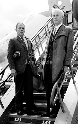 Arkæologerne Helge Ingstad og Hans Hvide Bang rejser til Norsk Vinlandsekspedition i Canada.
26-06-63.
6x6, jpeg, 300 dpi, size: 1 - 2 MB.
Printsize: 25 cm. g6343102.jpg