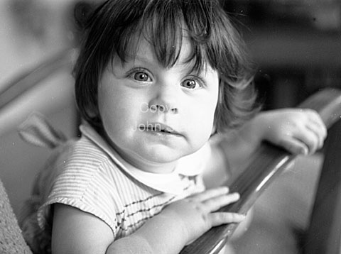 Little girl, Pia, 1 year.
27-07-63.
6x6, jpeg, 300 dpi, size: 1 - 2 MB.
Printsize: 25 cm sa6363706.jpg