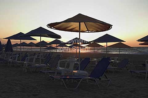 Sunset on the beach in Platanias east of Rethymno, Crete, Greece.
20/05/2007.
Digital, jpg, 300 dpi, size: 3 - 5 MB.
Printsize: 25 cm. sa070205.jpg