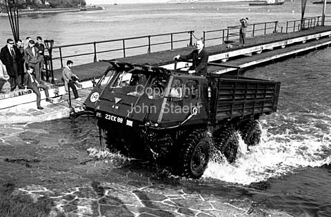 The ALVIS STALWART WAS DESIGNED TO CROSS ROUGH ENGLISH COUNTRYSIDE TERRAIN AT A MAXIMUM 40 MPH OR TRAVERSE A WATER OBSTACLE AT AROUND 6 KNOTS. demonstration at Langelinie in Copenhagen near The Little Mairmaid. The British Rhin Armé.
29/09/64.
24x36, tiff, 300 dpi, size: 4 - 7 MB.
Printsize: 25 cm sa64450902.jpg