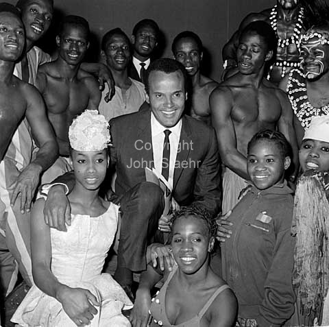 Harry Belafonte in Copenhagen. Meet the Africana in The Falkoner Center.
11-05-64.
24x36, tiff, 300 dpi, size: 4 - 7 MB.
Printsize: 25 cm.
k6440103.jpg