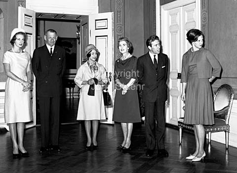 The British week. Princess Margaret and Lord Snowdon visit Denmark. From left, Princess Bennedikte, King Frederik, Princess Margaret, Queen Ingrid, Lord Snowdon and Pricess Margrethe in Fredensborg Castle.
24/09/1964
6x6, tiff, 300 dpi, size: 4 - 7 MB.
Printsize: 25 cm
s6443202.jpg