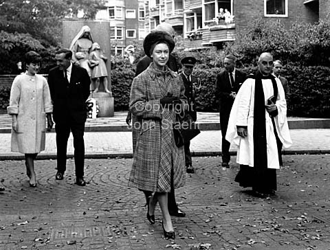 The British week. Princess Margaret in front of the war memorial of the bombing of the french school in Copenhagen.
24/09/1964
6x6, tiff, 300 dpi, size: 4 - 7 MB.
Printsize: 25 cm
s6444702.jpg