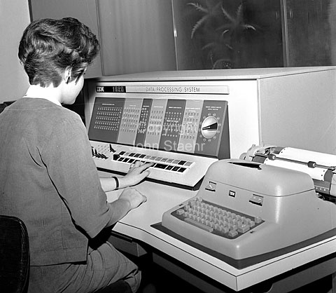 IBM 1620 Computer, Elektronisk Datamaskine.
11-10-63.
6x6, tiff, 300 dpi, size: 4 - 7 MB.
Printsize: 25 cm. p6340606.jpg
